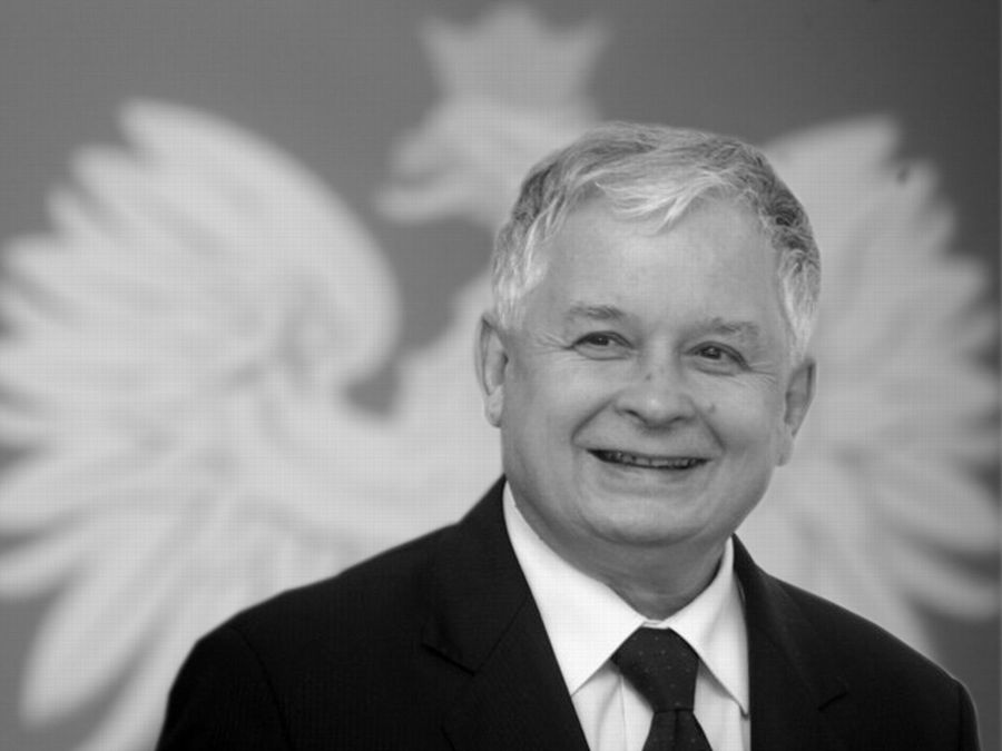Prezydent RP na tle godła